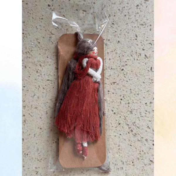 Handgefertigte Makramee-Puppe „Herbstfee“